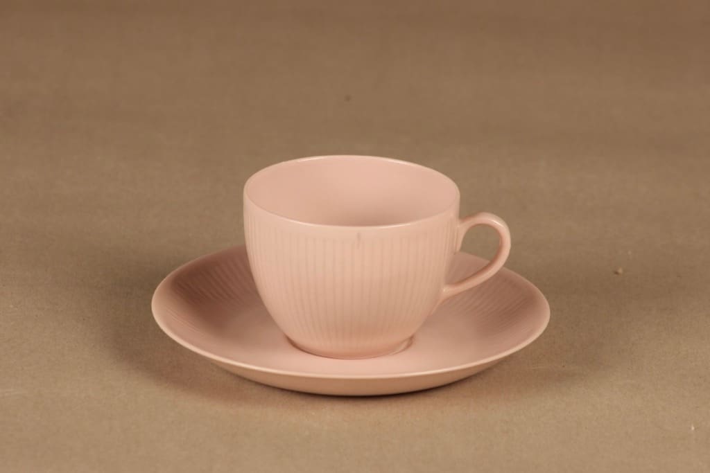 Arabia Sointu kahvikuppi ja lautaset(2), vaaleanpunainen, suunnittelija Kaj Franck, kuva 2