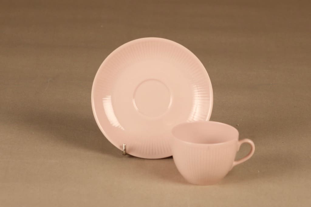 Arabia Sointu kahvikuppi ja lautaset(2), vaaleanpunainen, suunnittelija Kaj Franck, kuva 3