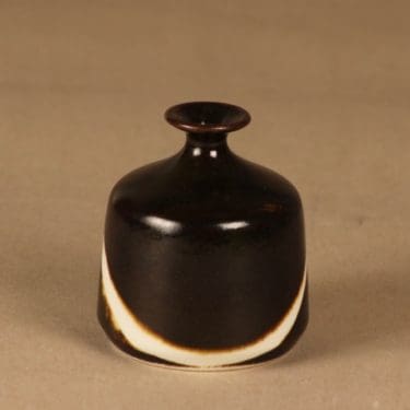 Arabia maljakko, miniatyyri, suunnittelija Brita Heilimo, miniatyyri, käsinmaalattu