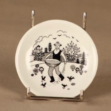 Arabia Harraste seinälautanen, Kevätkylvö, suunnittelija Raija Uosikkinen, Kevätkylvö