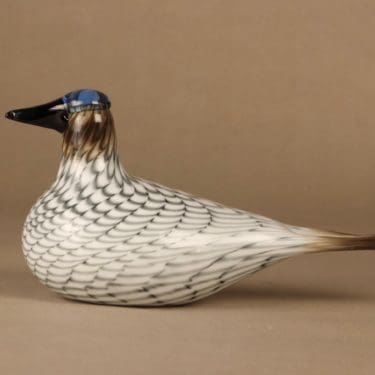 Nuutajärvi lintu Tiira uros, tilaustyö, suunnittelija Oiva Toikka, tilaustyö, signeerattu