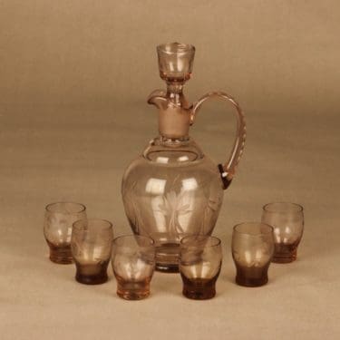 Kumela karahvi ja 6 lasia, 7 kpl, suunnittelija Ilmari Kumela,