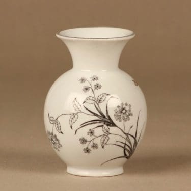 Arabia Perho vase designer Raija Uosikkinen