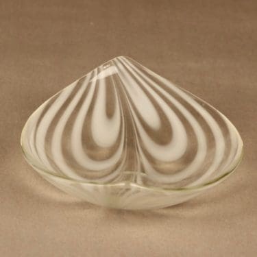 Kumela malja, signeerattu, suunnittelija Maija Carlson, signeerattu