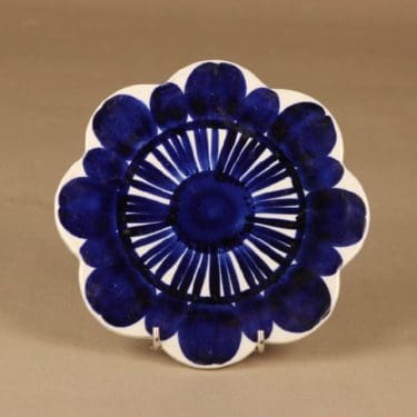 Arabia Köökki talouslevy, käsinmaalattu, suunnittelija Gunvor Olin-Grönqvist, käsinmaalattu, signeerattu