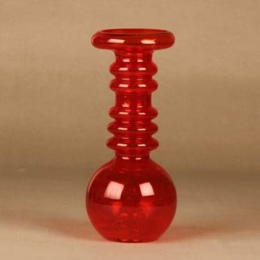 Riihimäen lasi Carmen kääntömaljakko, punainen, suunnittelija Tamara Aladin,