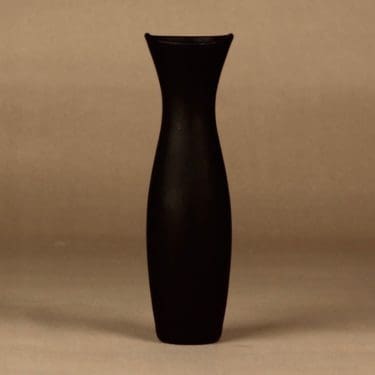 Riihimäen lasi 6544 maljakko, musta, suunnittelija Aimo Okkolin,