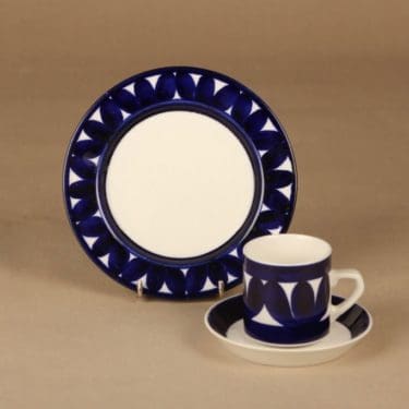Arabia Sotka coffee cup and plates (2), hand-painted designer Raija Uosikkinen