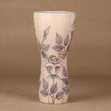 Kupittaan savi maljakko, käsinmaalattu, suunnittelija Raili Suvanto, käsinmaalattu, signeerattu