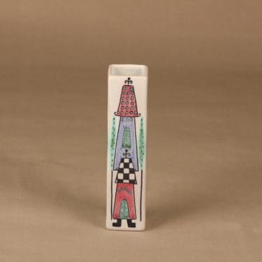 Kupittaan savi seinämaljakko, käsinmaalattu, suunnittelija Laila Zink, käsinmaalattu, signeerattu