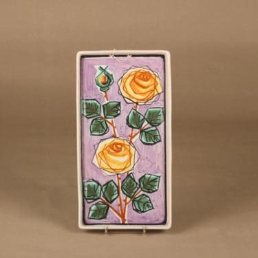 Kupittaan savi seinätaulu, käsinmaalattu, suunnittelija Laila Zink, käsinmaalattu, signeerattu