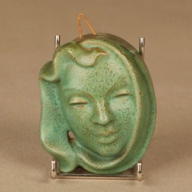 Kupittaan savi koristenaamio, käsinmaalattu, suunnittelija Kerttu Suvanto-Vaajakallio, käsinmaalattu