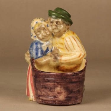 Kupittaan savi figuuri, Matti ja Maija, suunnittelija , Matti ja Maija, signeerattu