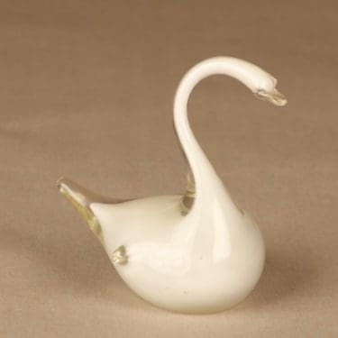 Kumela Joutsen, valkoinen, suunnittelija Armando Jacobino,