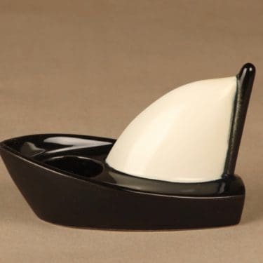 Arabia HLS tuikkuvene, mustavalkoinen, suunnittelija Heljä Liukko-Sundström, mustavalkoinen