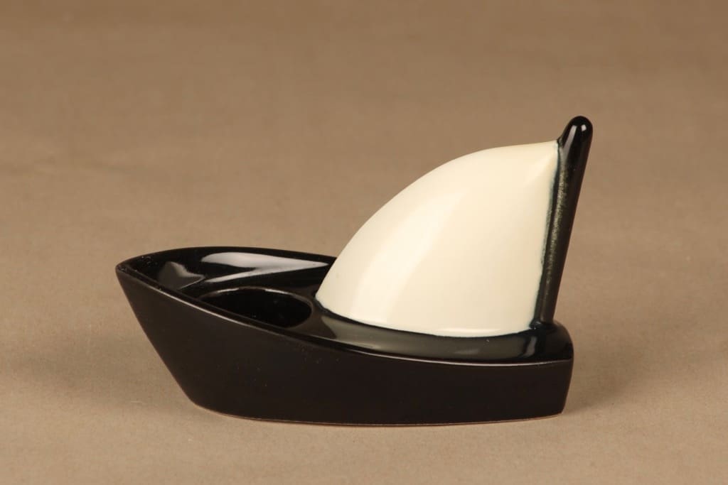 Arabia HLS tuikkuvene, mustavalkoinen, suunnittelija Heljä Liukko-Sundström, mustavalkoinen