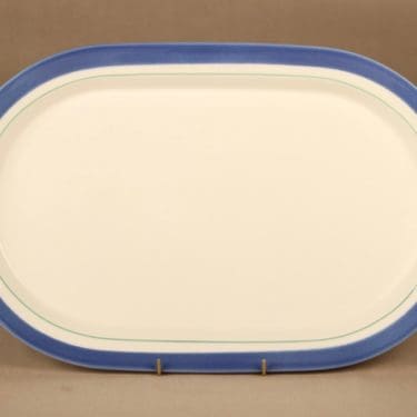 Arabia Balladi tarjoiluvati, sininen, valkoinen, suunnittelija Heikki Orvola, raitakoriste