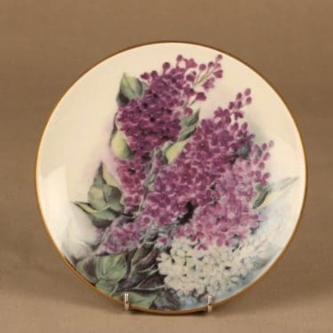 Arabia Romanttinen Puutarha seinälautanen, Syreeni, suunnittelija Riikka Hautamäki, Syreeni