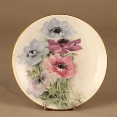 Arabia Romanttinen Puutarha seinälautanen, Kruunuvuokko, suunnittelija Riikka Hautamäki, Kruunuvuokko