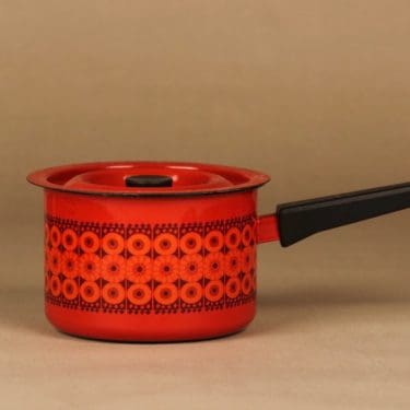 Finel Kehrä saucepan designer Raija Uosikkinen