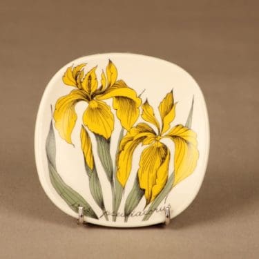 Arabia Botanica seinälautanen, Keltakurjenmiekka, suunnittelija Esteri Tomula, Keltakurjenmiekka, iris pseudacorus