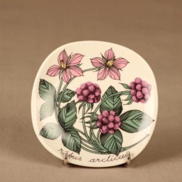 Arabia Metsämarjat seinälautanen, Mesimarja, suunnittelija Esteri Tomula, Mesimarja, Rubus arcticus