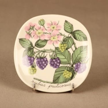 Arabia Metsämarjat seinälautanen, Karhunvatukka, suunnittelija Esteri Tomula, Karhunvatukka, Rubus fruticosus