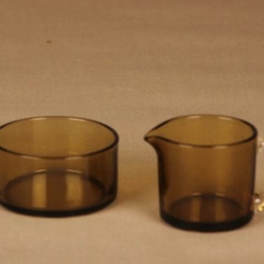 Riihimäen lasi Rosso sokerikko ja kermakko, ruskea, suunnittelija Nanny Still,