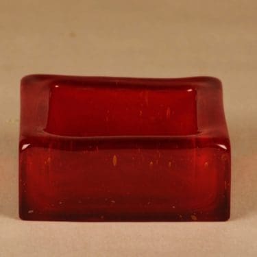 Nuutajärvi Iglu tuhka-astia, punainen, suunnittelija Oiva Toikka,