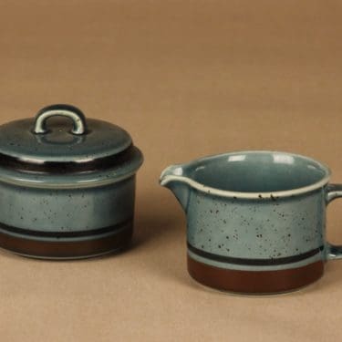 Arabia Meri sokerikko ja kermakko, turkoosi, ruskea, suunnittelija Ulla Procope, raitakoriste