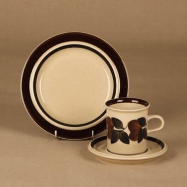 Arabia Ruija kahvikuppi ja lautaset(2), ruskea, suunnittelija Raija Uosikkinen, kukka