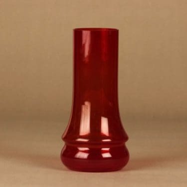 Riihimäen lasi Sirkka maljakko, punainen, suunnittelija Tamara Aladin,