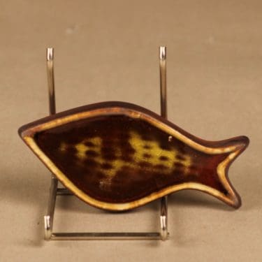 Arabia GO  kala, käsinmaalattu, suunnittelija Gunvor Olin-Grönqvist, käsinmaalattu, signeerattu