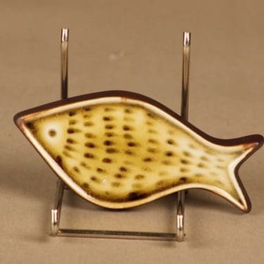 Arabia GO  kala, käsinmaalattu, suunnittelija Gunvor Olin-Grönqvist, käsinmaalattu, signeerattu