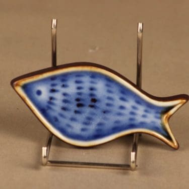 Arabia GO  kala, käsinmaalattu, suunnittelija Gunvor Olin-Grönqvist, käsinmaalattu, signeerattu