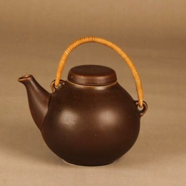 Arabia GA 3 teekaadin rottinkikahvalla suunnittelija Ulla Procope