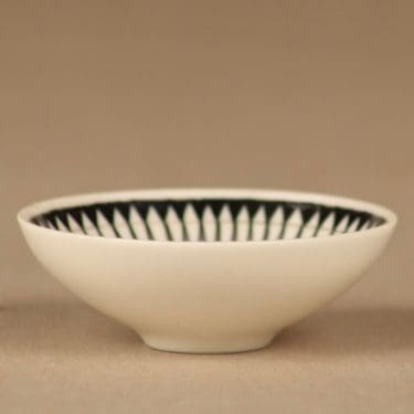 Arabia kulho, käsinmaalattu, suunnittelija Brita Heilimo, käsinmaalattu, signeerattu