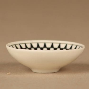 Arabia kulho, käsinmaalattu, suunnittelija Brita Heilimo, käsinmaalattu, signeerattu