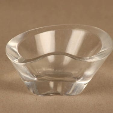 Riihimäen lasi Vaakuna tuhka-astia, signeerattu, suunnittelija Helena Tynell, signeerattu