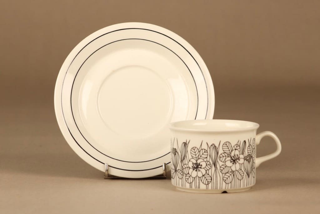 Arabia Krokus teekuppi, mustavalkoinen, suunnittelija Esteri Tomula, kukka, serikuva kuva 2