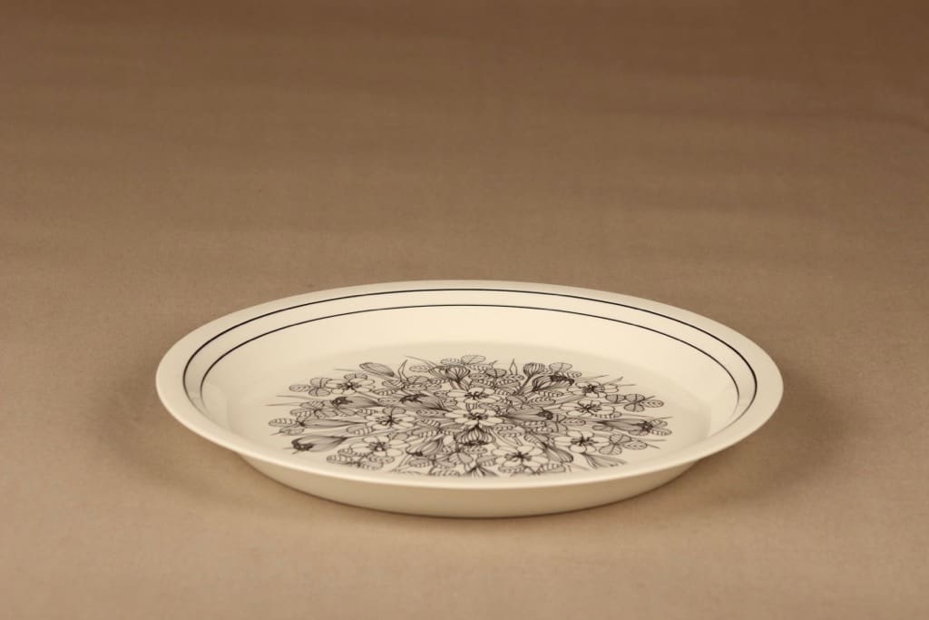 Arabia Krokus tarjoiluvati, mustavalkoinen, suunnittelija Esteri Tomula, kukka, serikuva kuva 2