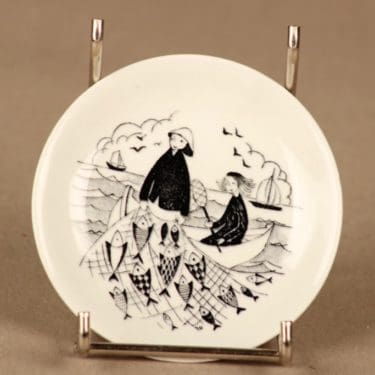 Arabia Harraste wall plate Fishermens designer Raija Uosikkinen