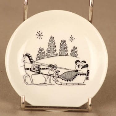 Arabia Harraste wall plate Sleigh ride designer Raija Uosikkinen