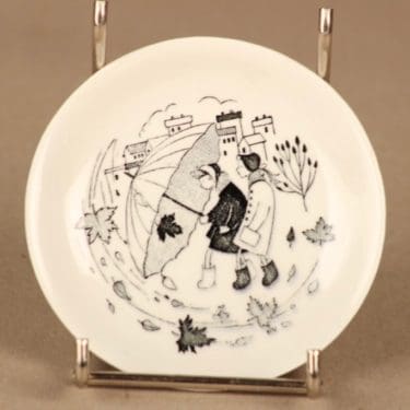 Arabia Harraste wall plate Autumn designer Raija Uosikkinen