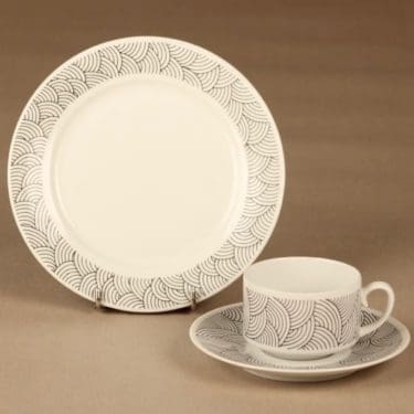 Arabia Kaari kahvikuppi ja lautaset (2), suunnittelija Esteri Tomula,