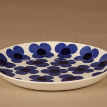Arabia BR tarjoilulautanen, sininen, suunnittelija Esteri Tomula, kukka