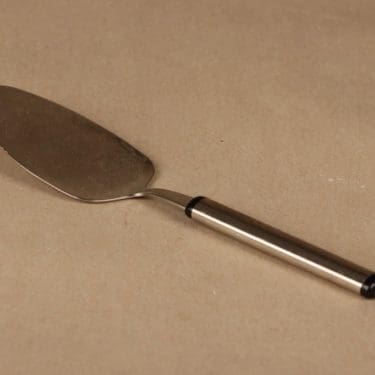 Hackman  Elegia kakkulapio, teräs, musta, suunnittelija Ahti Majuri,