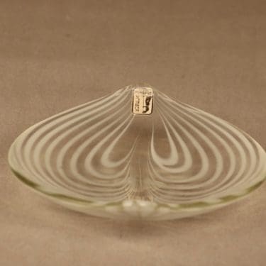 Kumela taidelasimalja, signeerattu, suunnittelija Maija Carlson, signeerattu, signeerattu