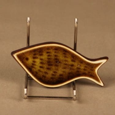 Arabia Kala seinäkoriste, Kala, suunnittelija Gunvor Olin-Grönqvist, Kala, käsinmaalattu