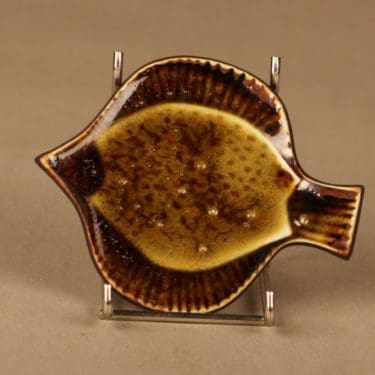 Arabia Kala seinäkoriste, Kala, suunnittelija Gunvor Olin-Grönqvist, Kala, käsinmaalattu, signeerattu